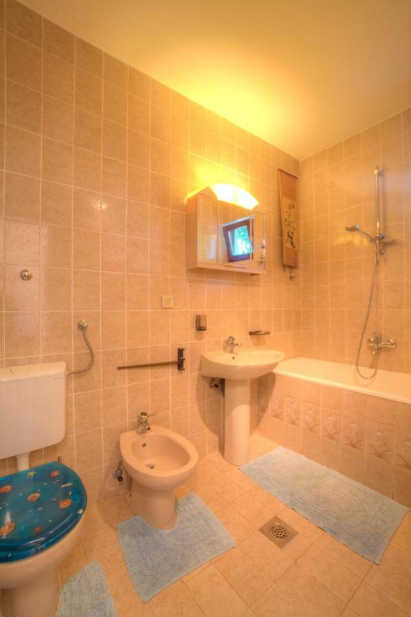 Apartments Villa Rojnica Jelsa  Eksteriør billede